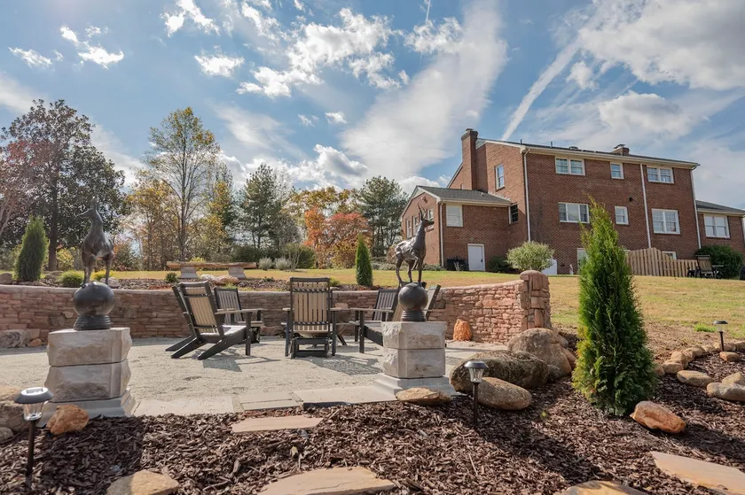 Sunset Pointe - Fire Pit | Walking Trails & Creek! - Image 1