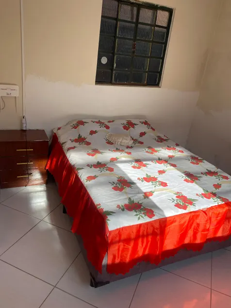 House accommodates 2 couples, 2 double beds, bathroom - Image 1