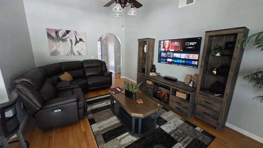 One-Story Comfort: Serene and Spacious 4bd/2bath - Image 1
