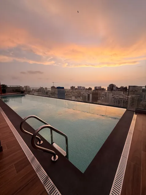 Apt with AC and rooftop pool near Larcomar & Maido - Image 1