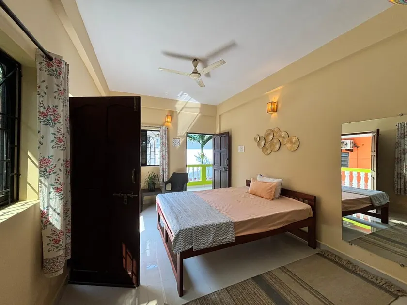 Verde-Studio Apartment w/Balcony - Image 1