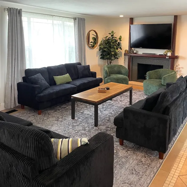 2 whole houses, Fire pit, Game room, feel at home. - Image 1