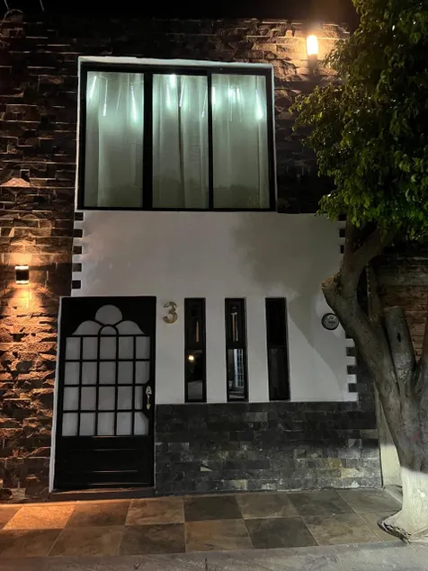 House 18 min from the airport, 800 meters central Nva - Image 1