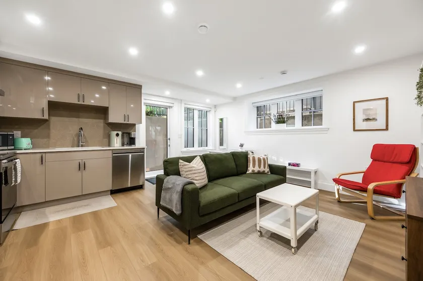 New Luxury 2BR Prime Dunbar Home - Near UBC, Downtown, Beaches & Shops - Free Parking - Image 1
