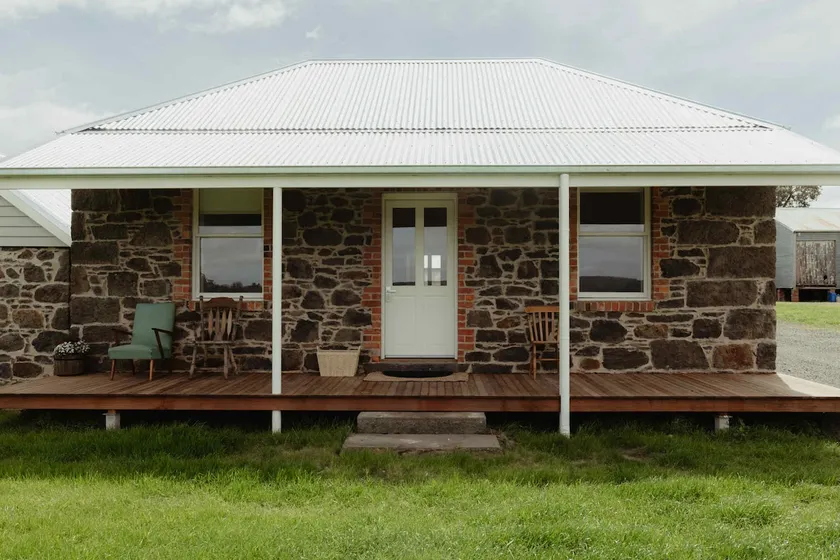 Cosy cottage with farm views15mins from Ballarat - Image 1