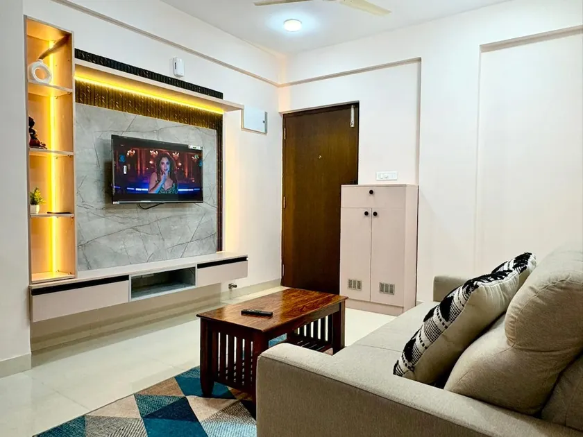 Quiet & Comfortable Stay Near Airport - Image 1