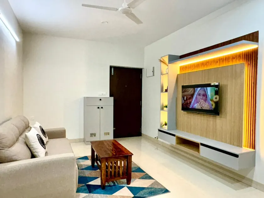 Close to Airport 1BHK • Free Parking • Fast Wi-Fi - Image 1