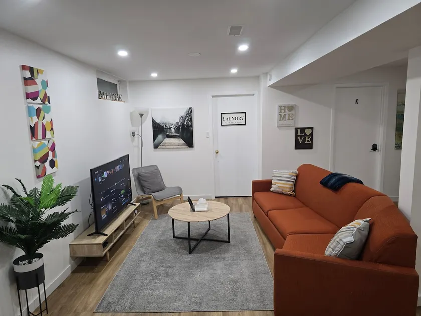 Elegant Basement Suite in Barrhaven, Ottawa - Image 1