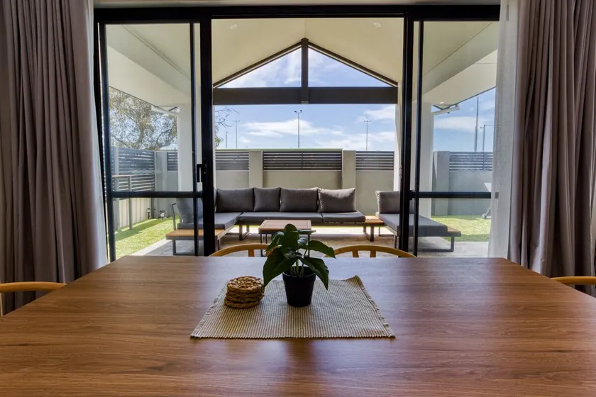 House by the sea - Image 1