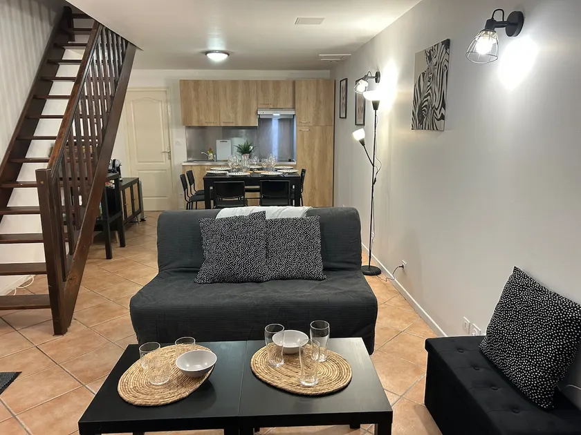 The Cozy Nest of Saint-Laurentais Downtown - Image 1
