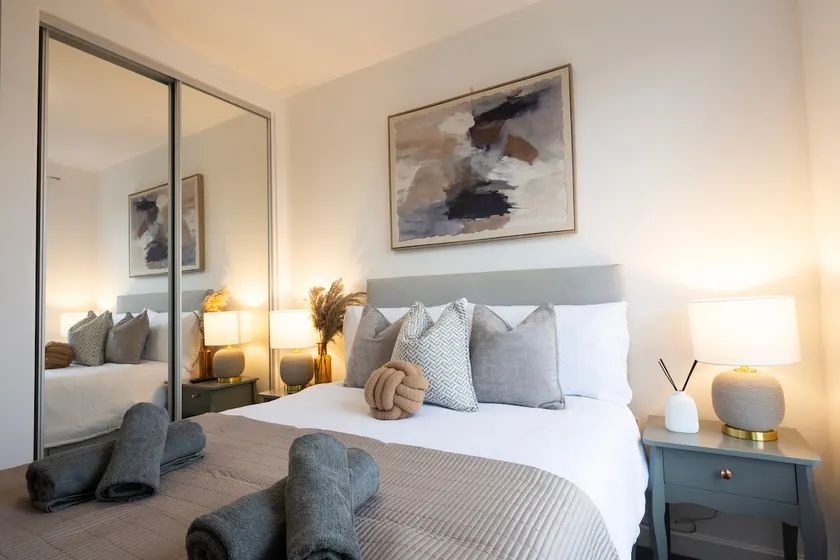 Modern 1BR Apt - Sleeps 4 - Parking - Balcony - Image 1