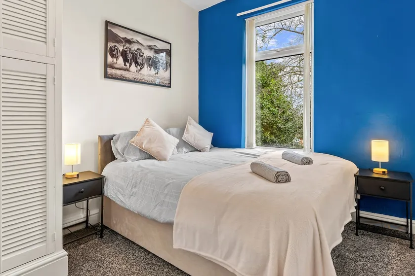 Premium Failsworth Stay - Sleeps up to 7! - Image 1