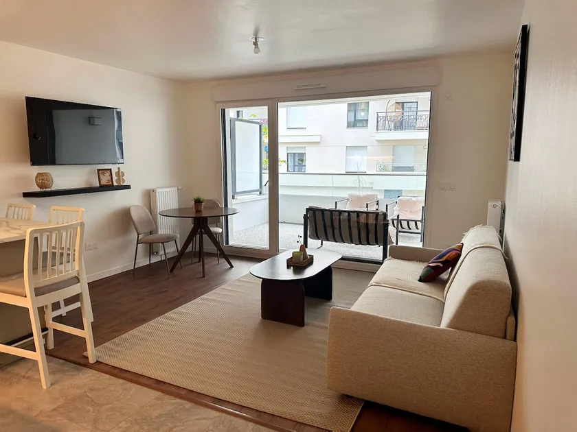 The ideal spot Colombes with large private terrace - Image 1