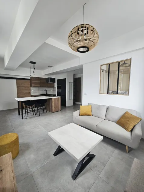 Spacious Apartment Fully Renovated & Parking Space - Image 1