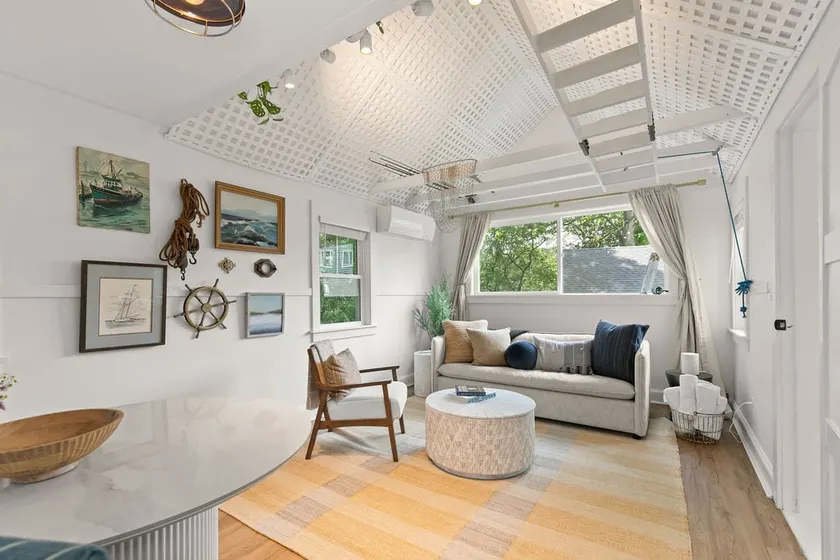 Stylish Artist Cottage Near Beach &Plimoth Patuxet - Image 1