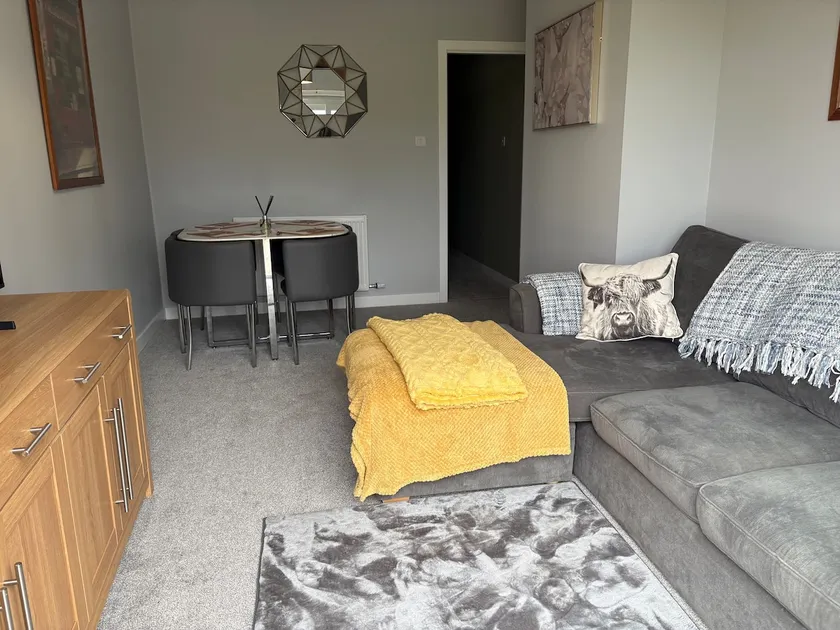 2 bed apartment with hot tub in countryside - Image 1