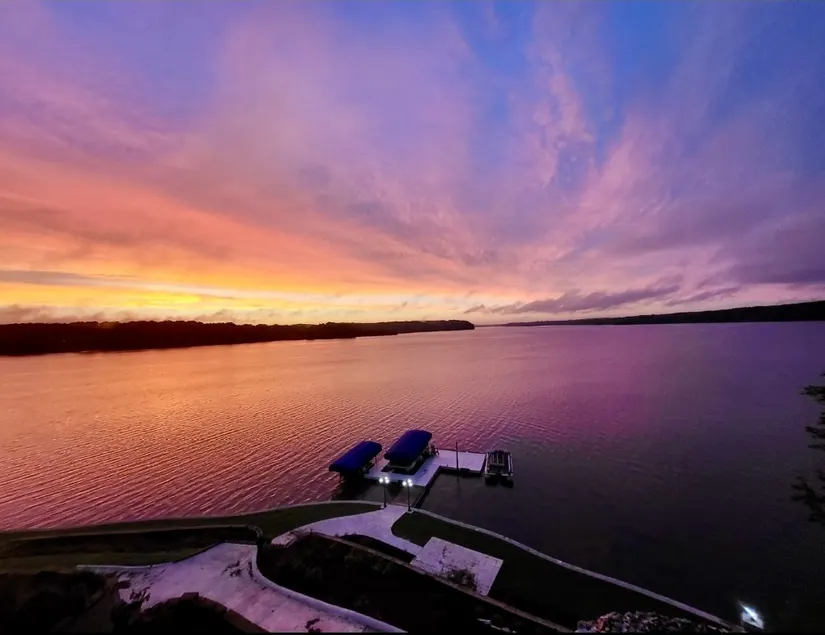 Lakefront 2 BR/2 BA sleeps 7 saltwater pool - Image 1