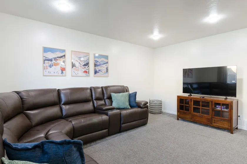 Whole home in Providence - Image 1
