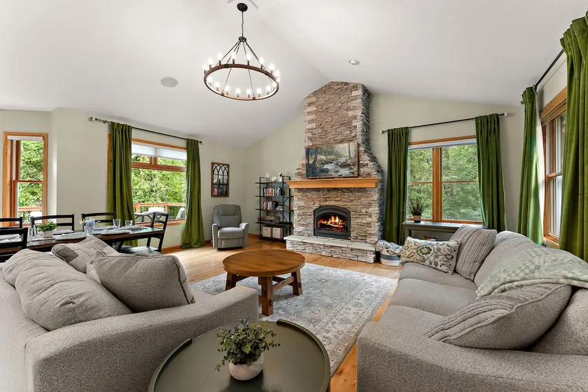 Apple River House - 3 Acres on the Apple River - Image 1