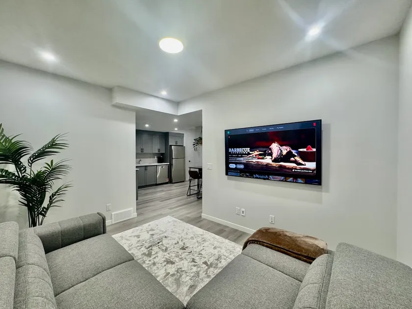 Golden Retreat 2BR Suite at Glacier Ridge NW Calgary - Image 1