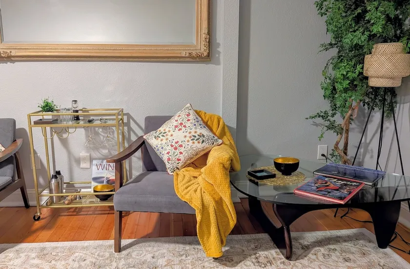 Your Airy Urban Sanctuary - Image 1