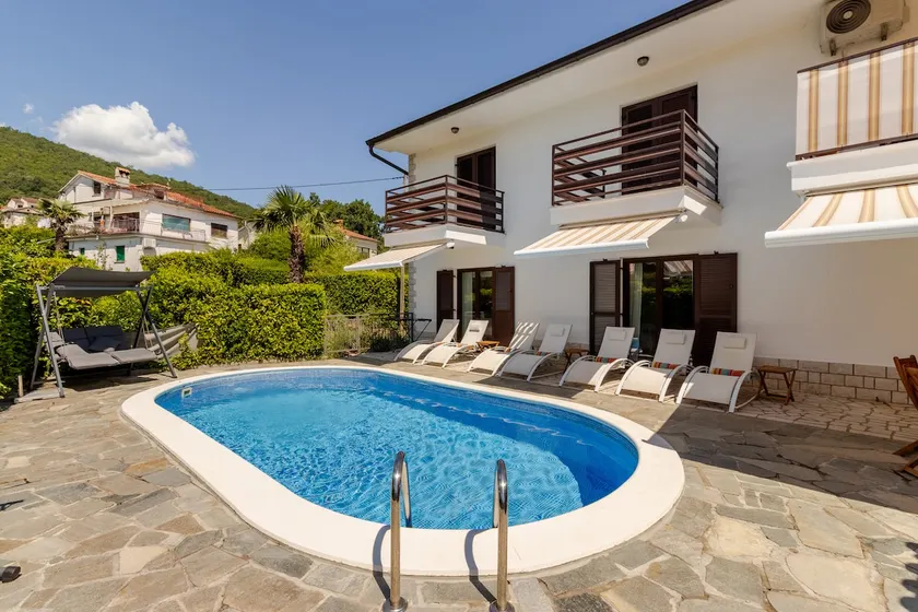 Perfect location to Discover, relax & have fun - Image 1