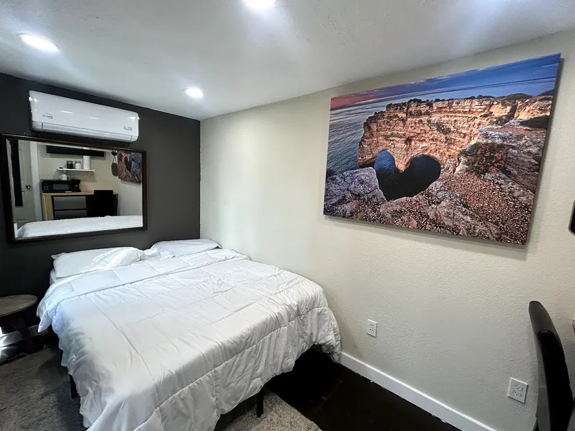 One Bedroom, one bath, 240 sqft guest suite. - Image 1
