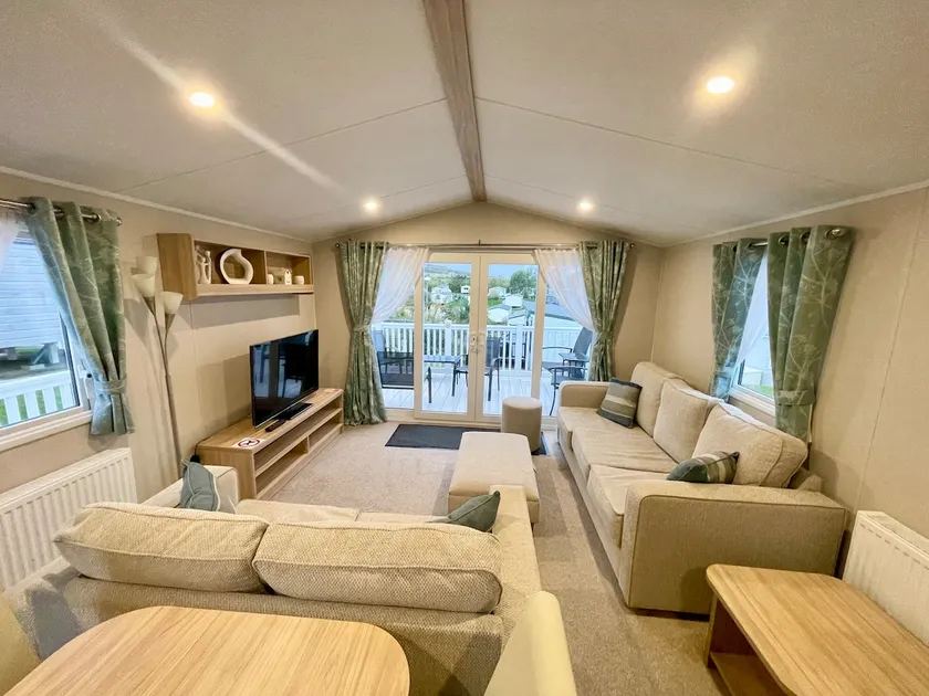 Modern caravan - Whitecliff Bay - Image 1