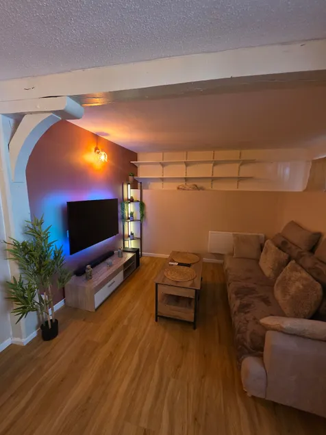 Charming apartment in the city center. - Image 1