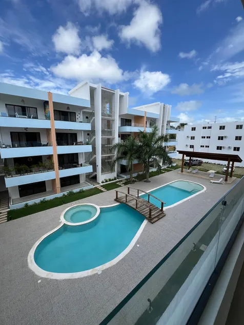2 Bedroom Apartment With Pool and Beach Access - Image 1