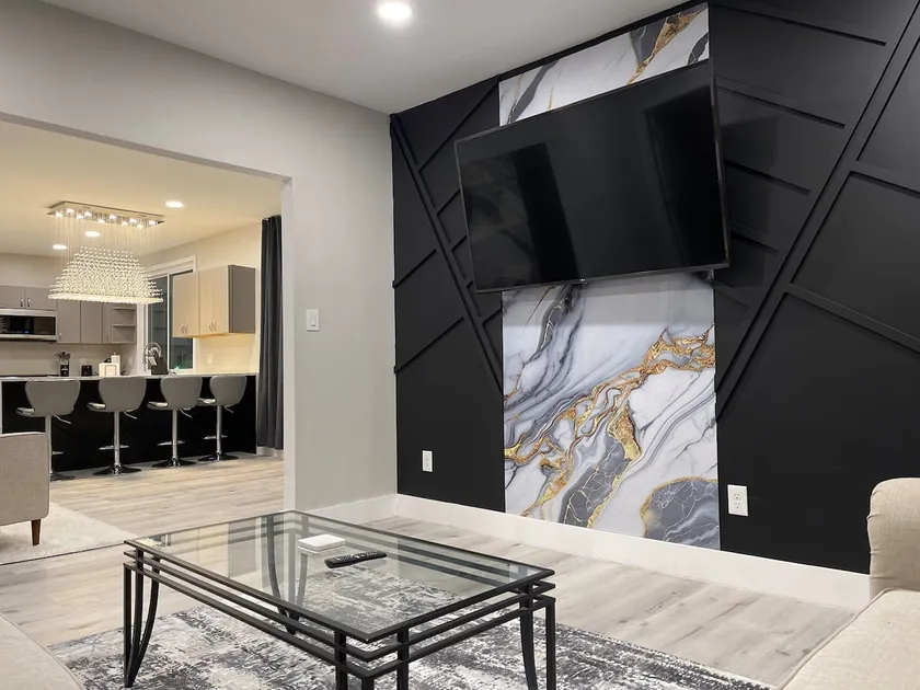 Your Modern Getaway 3BR, Near DTWN (10 min Drive) - Image 1