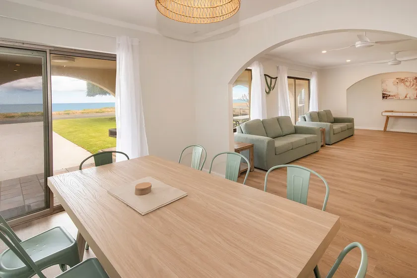 Beach House on the Bay - Image 1
