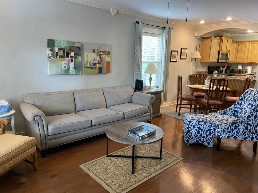 Updated townhome close to University & shopping - Image 1