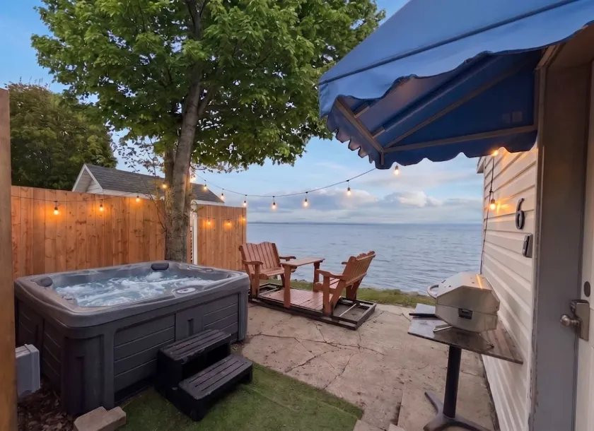 1BR Lake View Chalet w/ Hot Tub, AC & Fire pit - Image 1