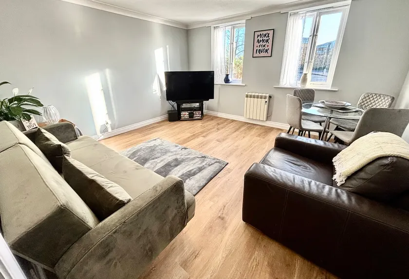 Fab apartment in city with free parking - Image 1