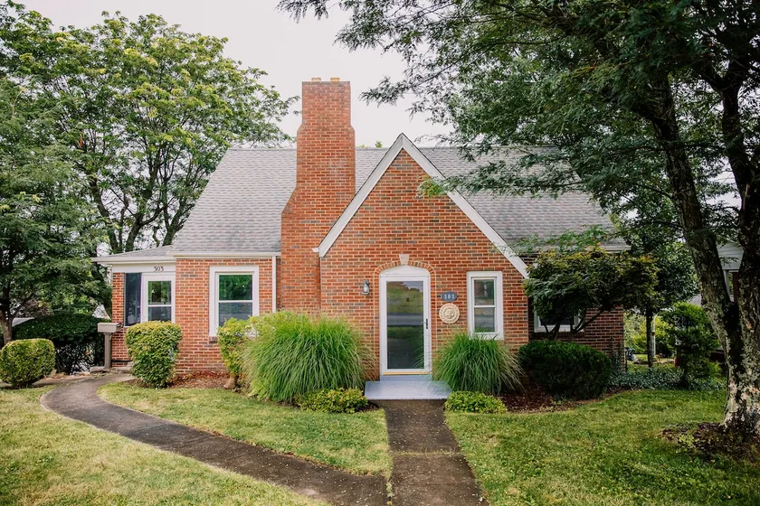 A charming, updated 4BR near Seton Hill & hospital - Image 1