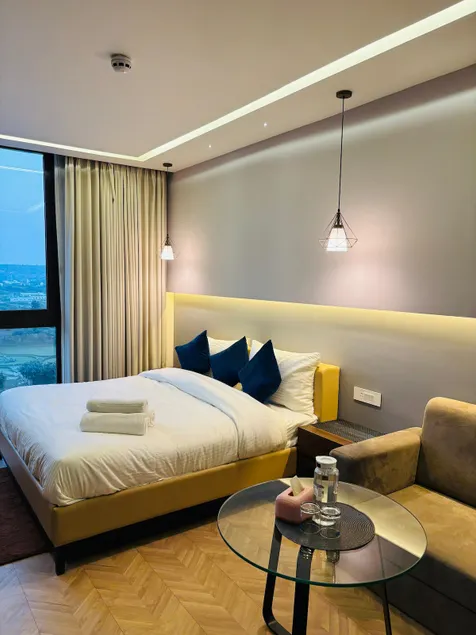 Studio apartment by Pepper StayᏃ sec 63 - Image 1