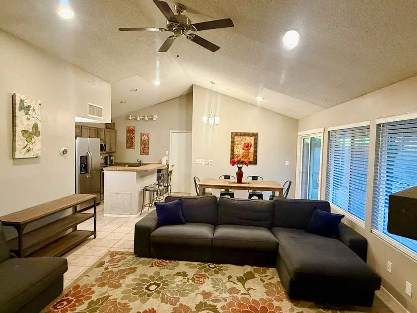Peaceful NW Retreat Close to Hospitals & Shopping - Image 1