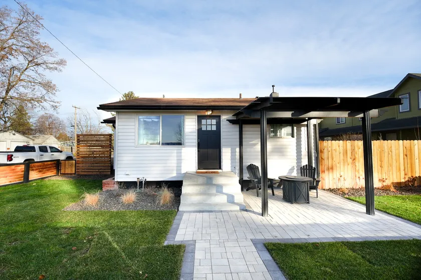 Broadway Bungalow - Image 1