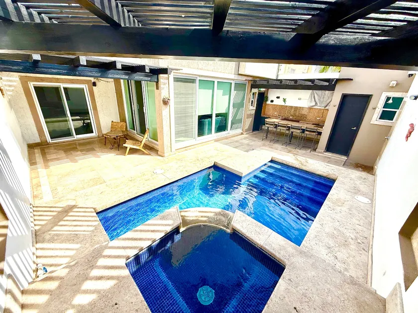 Villa with Pool, Bar and Private Terrace - Image 1