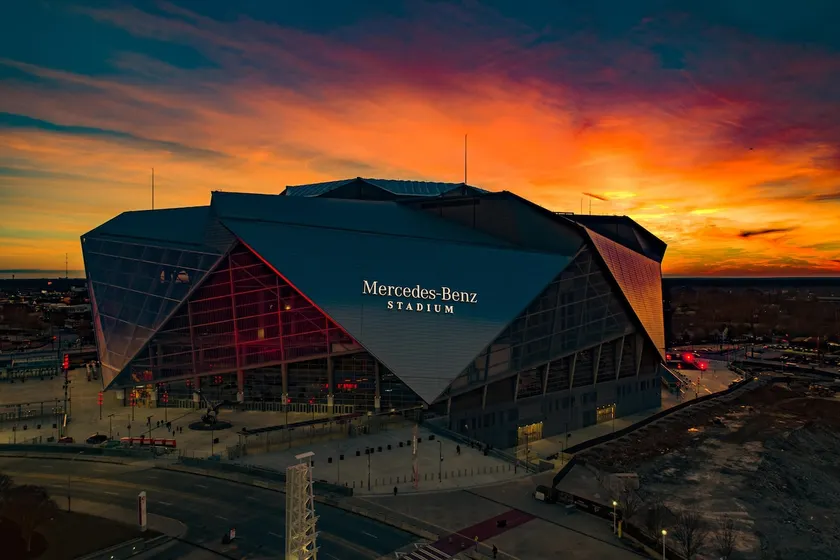*Lux Stay* MINS to *Mercedes Benz Stadium* - Image 1