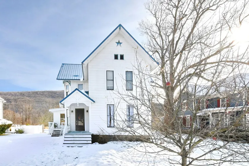 Naples Home • Hot Tub • 10 min to Bristol Mountain - Image 1