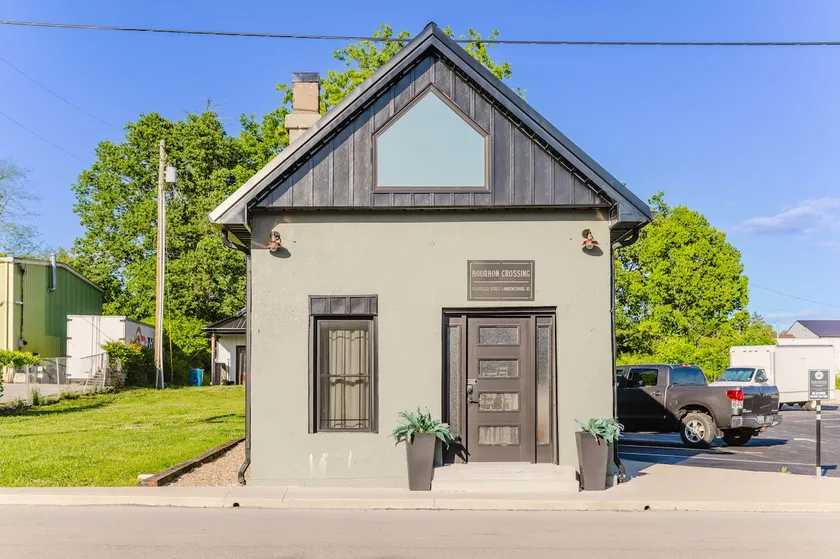Modern Bourbon Cottage - Image 1
