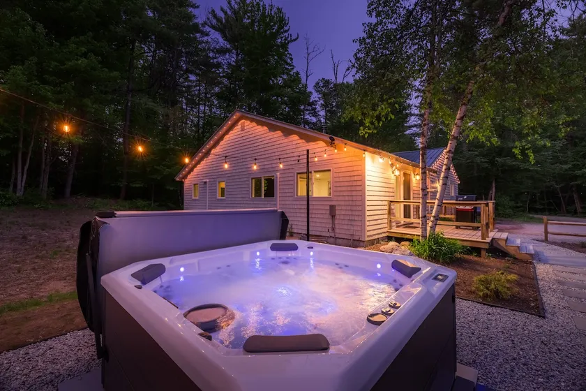Secluded Retreat with Hot Tub in White Mtns - Image 1