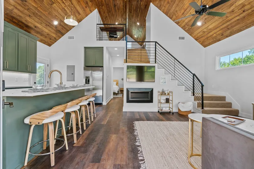 Scenic Hot Springs Cabin - Image 1