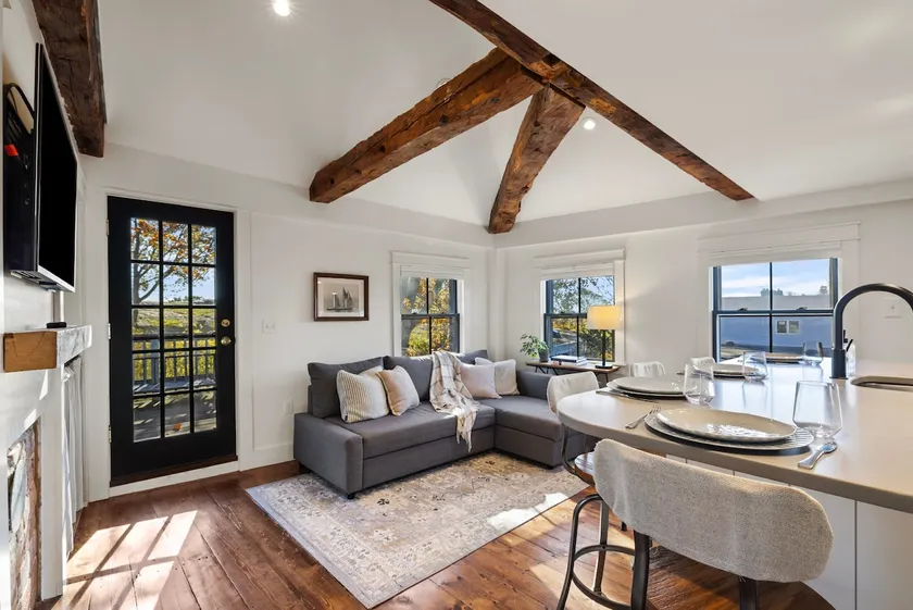 ”The Lookout” - Crocker Park Waterfront Apartment - Image 1