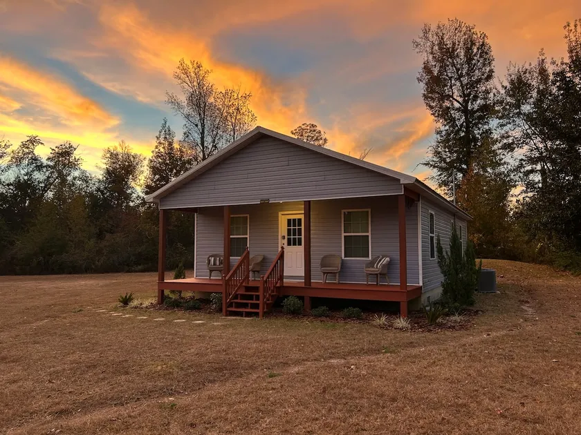 Cozy Modern Cottage - Image 1