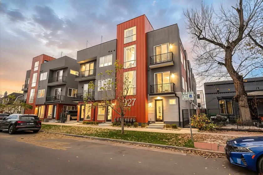 Townhouse in Santa Fe Arts District - Image 1