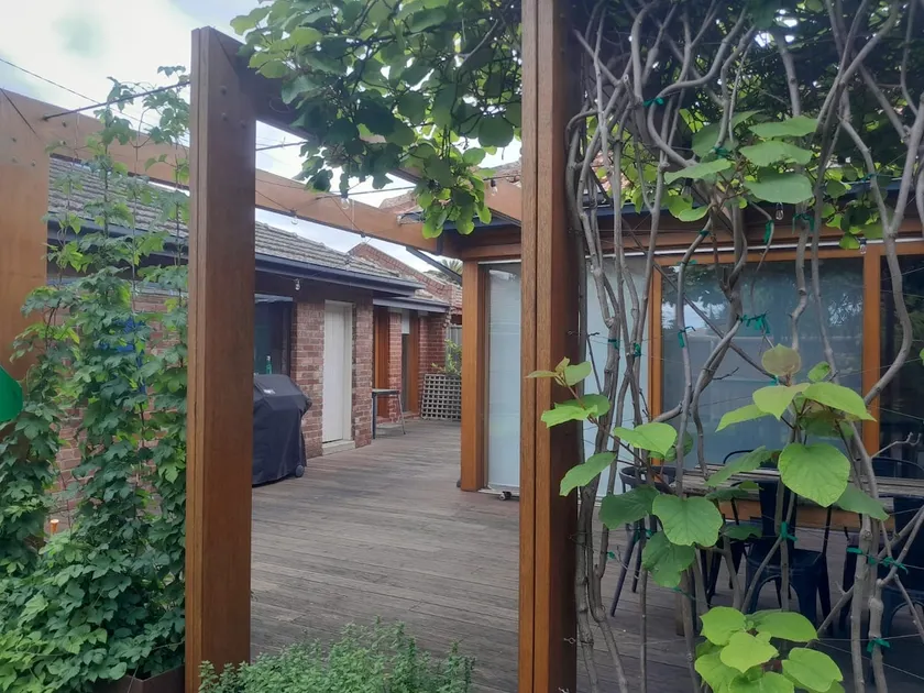 Cozy Unit in North Melbourne - Image 1