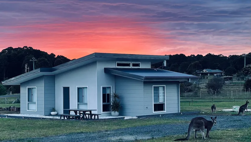 Hillside Retreat-Nowra Hill-Holiday Guest House - Image 1